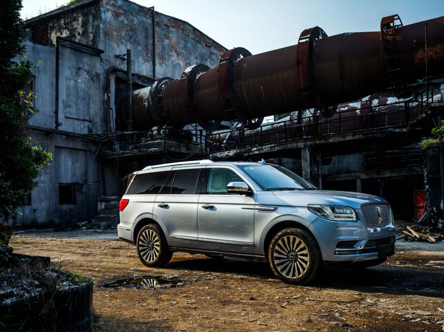  Lincoln Navigator Presidential 2017 года  (CN) (фото 6 из 40)